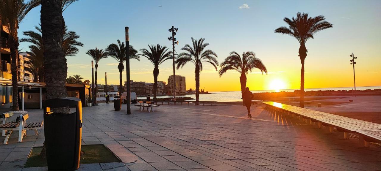 Beachside Apartment In Torrevieja Exterior foto
