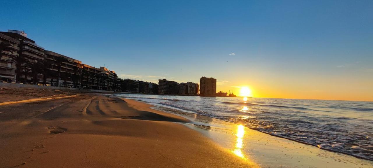 Beachside Apartment In Torrevieja Exterior foto