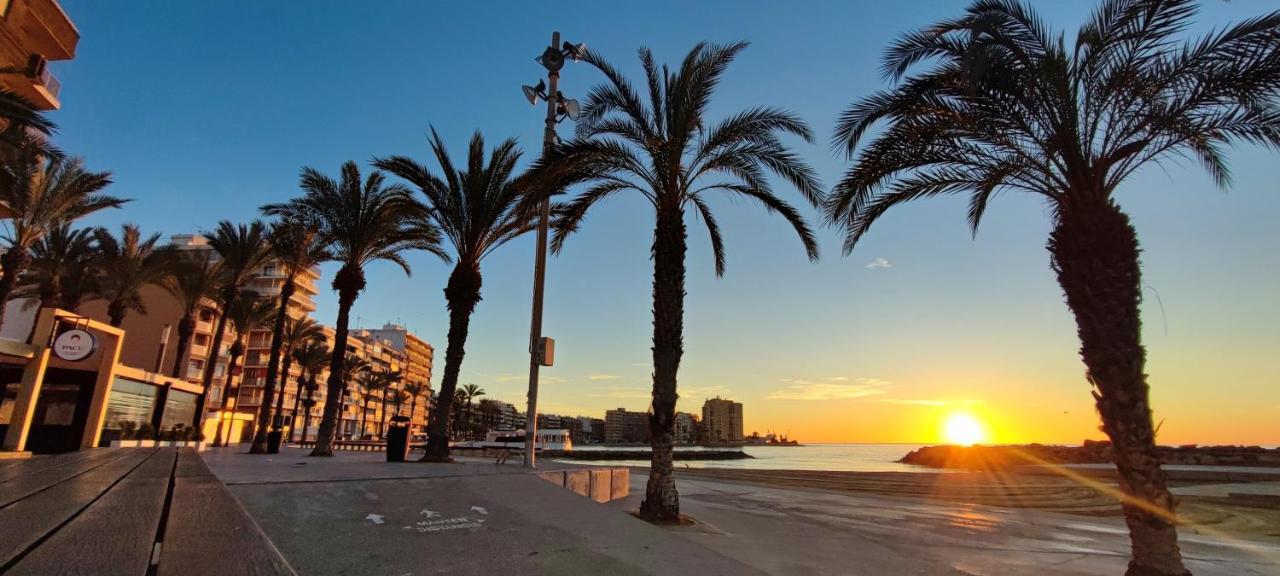 Beachside Apartment In Torrevieja Exterior foto